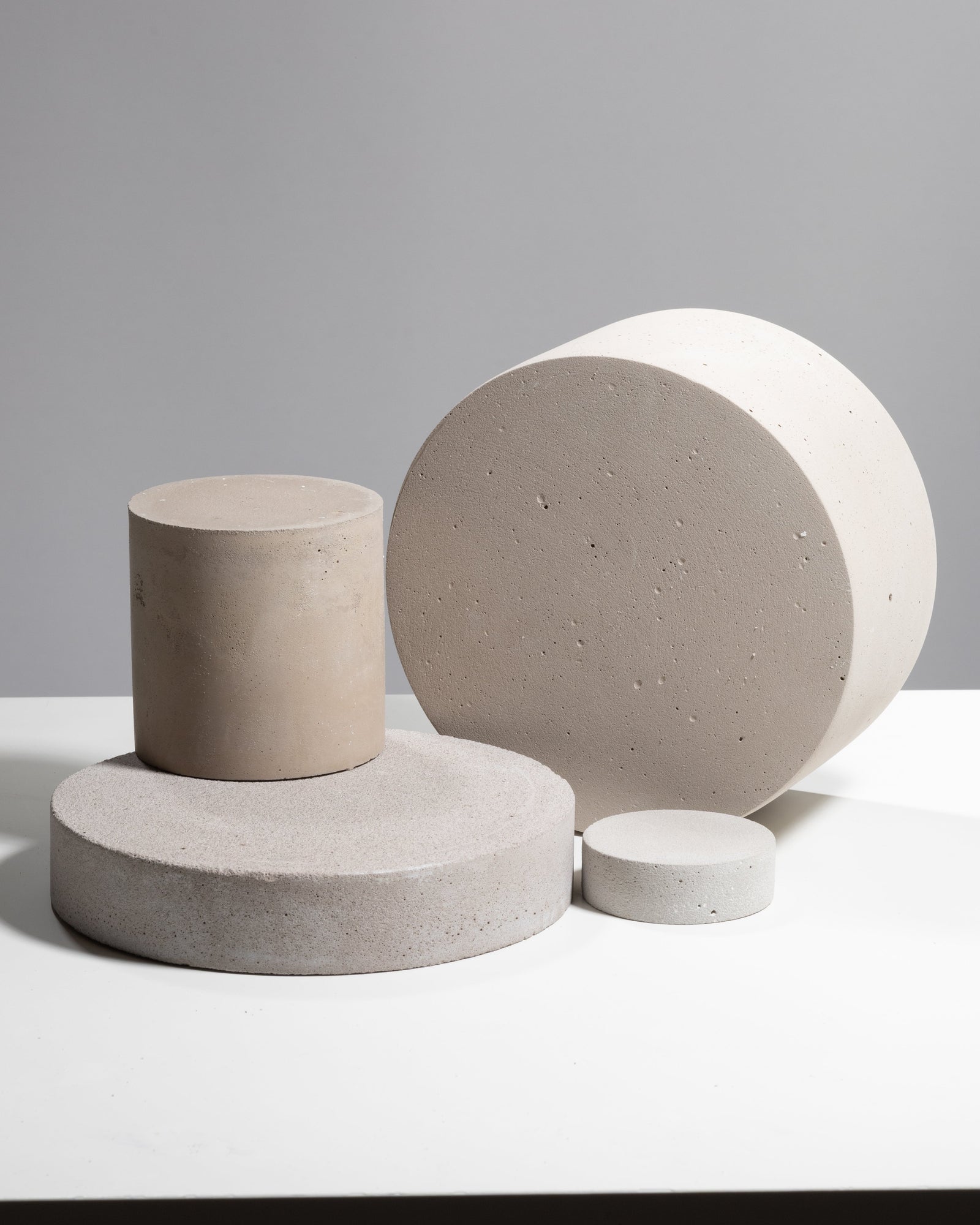 Betonvton set of four neutral cylinder display risers for trade shows and professional product presentation