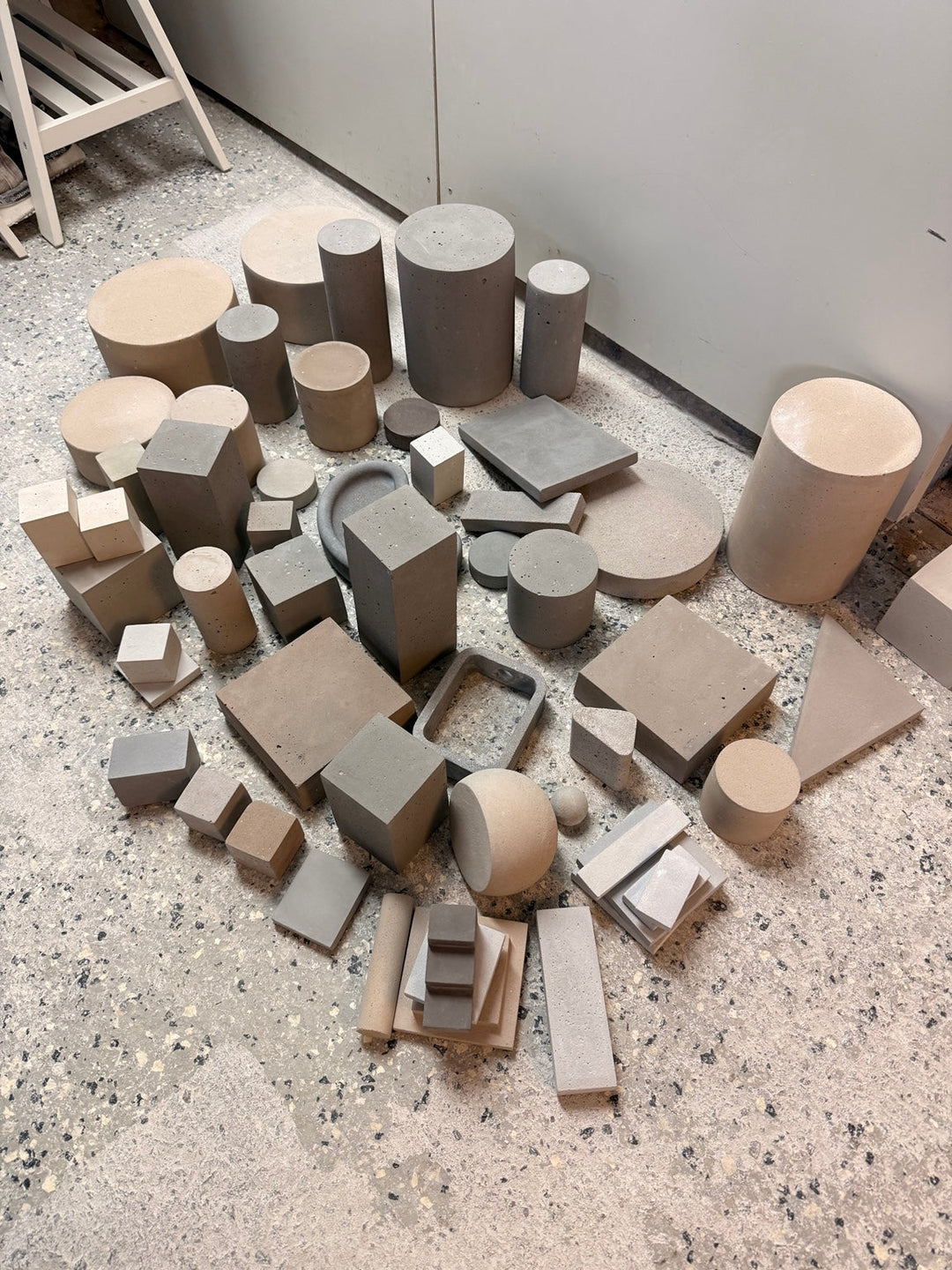 How Wide Should a Retail Display Riser Be? A Practical Sizing Guide