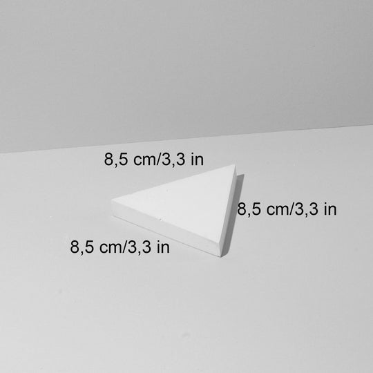 Small Triangle Prop 8.5x8.5 cm - Content Props