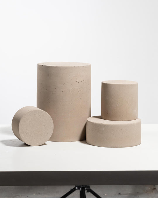 Cylindrical concrete retail riser set arrangement