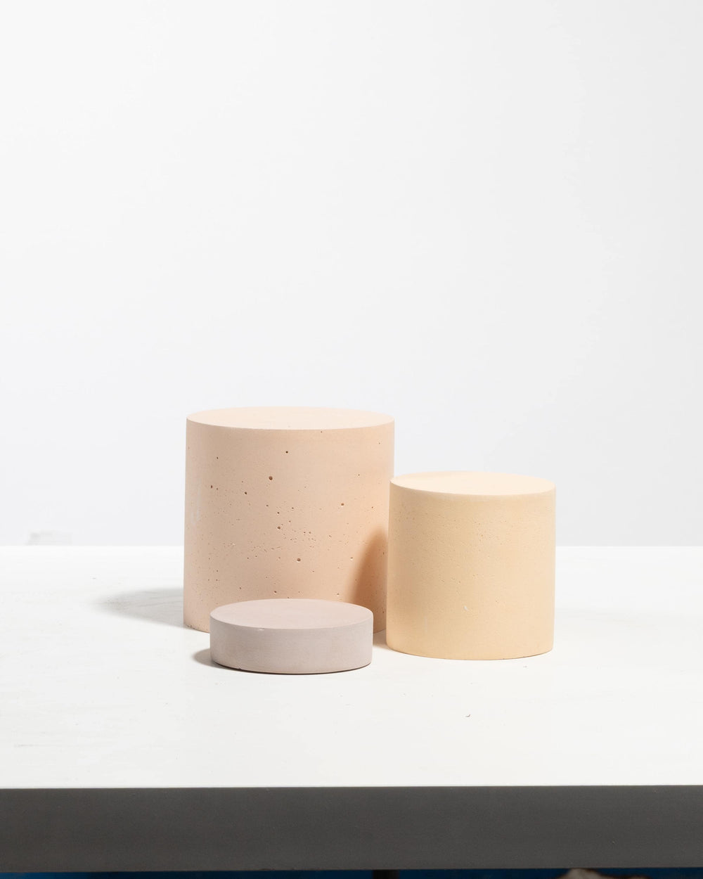 Round exhibition plinth set arrangement for trade show presentation