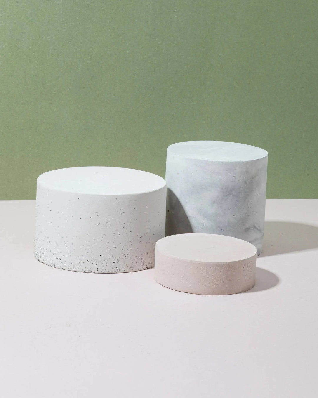 Round Display Prop 7.5 cm x 2.5 cm - Content Props